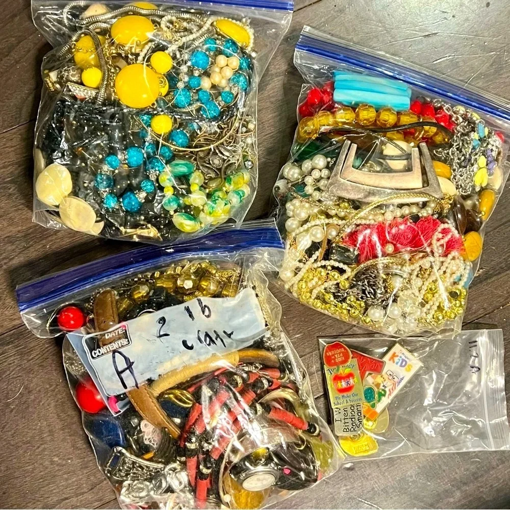 2 LBs UNSEARCHED MYSTERY JEWELRY LOT~ wearable repurpose DIY crafts junk jewelry - Picture 3 of 7